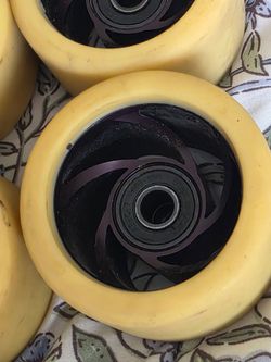 selling a Rollerbones Turbo Wheel Aluminum Hub  8 skate wheels