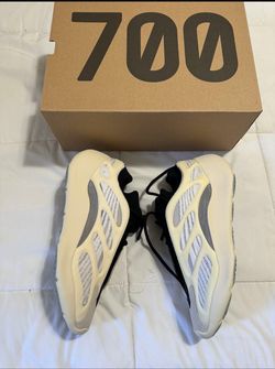 Adidas Yeezy 700 V3 Azael size 10