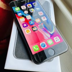 iPhone 8 Unlocked - SEE PICTURES 