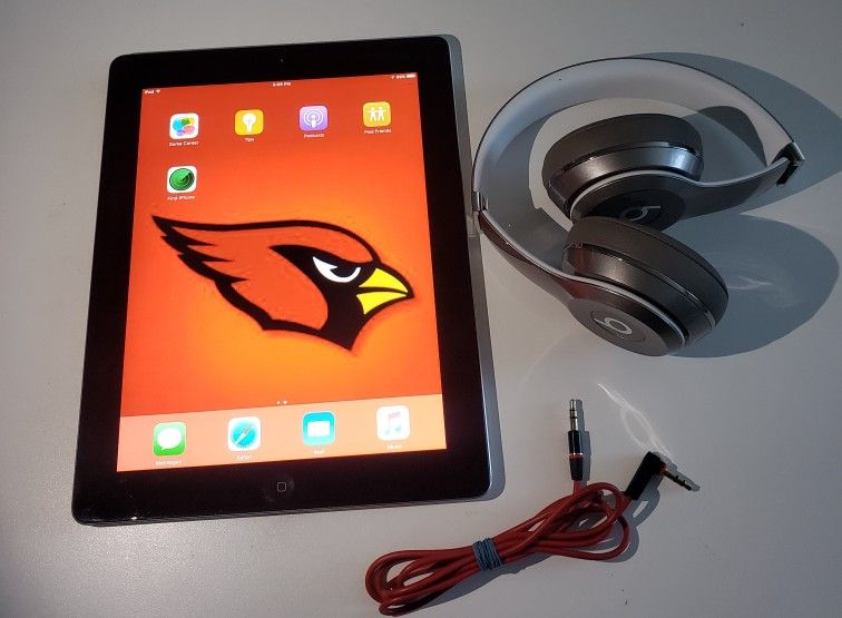 Apple IPad 1st 16GB And Beats By Dr Dre Solo Wired.