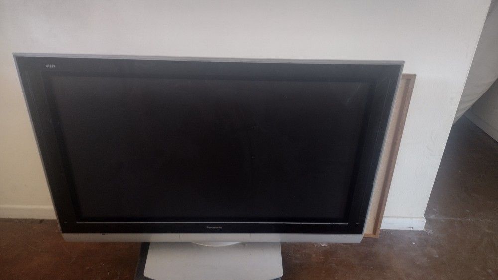 TV Panasonic, 52", 52 Inch Make Offer