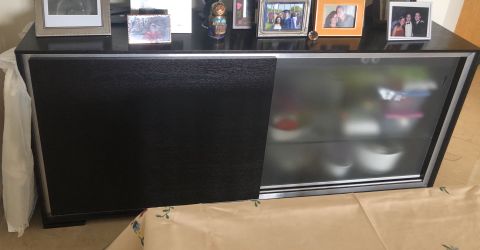 Storage unit with drawers and glass