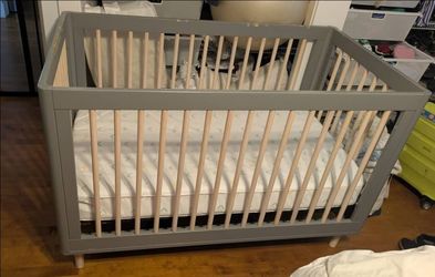 Crib/Toddler Bed with mattress