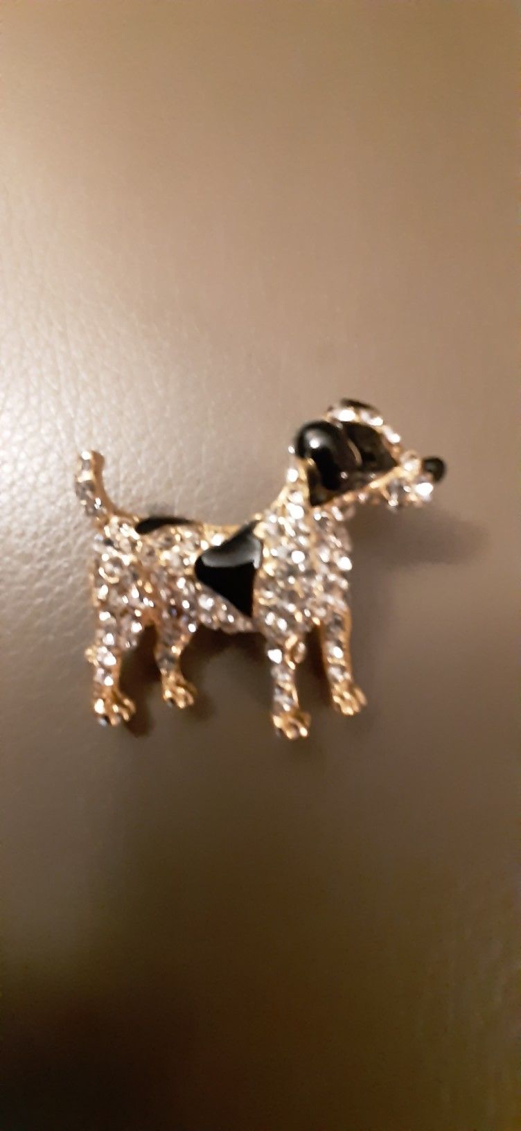 Gold tone Metal Dog-shaped Brooch.