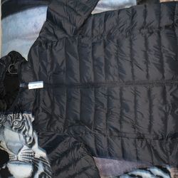 Brand new puffer jacket in a size xl