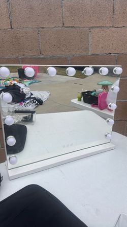 Vanity mirror
