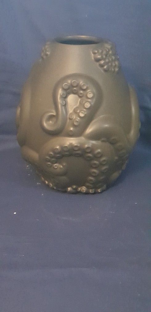 Disney Villains Ursula Poor Unfortunate Souls Black Vase