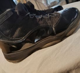Jordan 11 Retro Cap and Gown size12