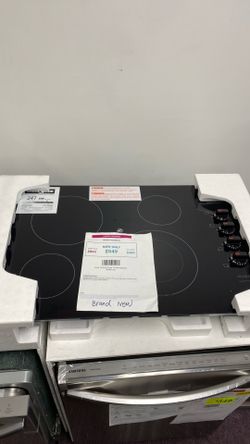 Frigidaire 30 in. Electric Cooktop in Black with 4 Burner Elements, including Quick Boil Burner & Ceramic Glass Surface.