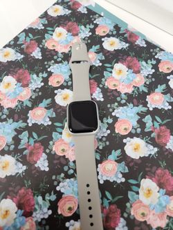 Apple - Watch Series 8 41mm GPS Silver Aluminum Premium Pre-Owned
