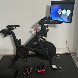 Peloton -$900