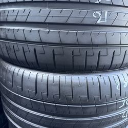 (2) 285/30R21 PAIR OF SEMI NEW TIRES PIRELLI 90% LIFE !!