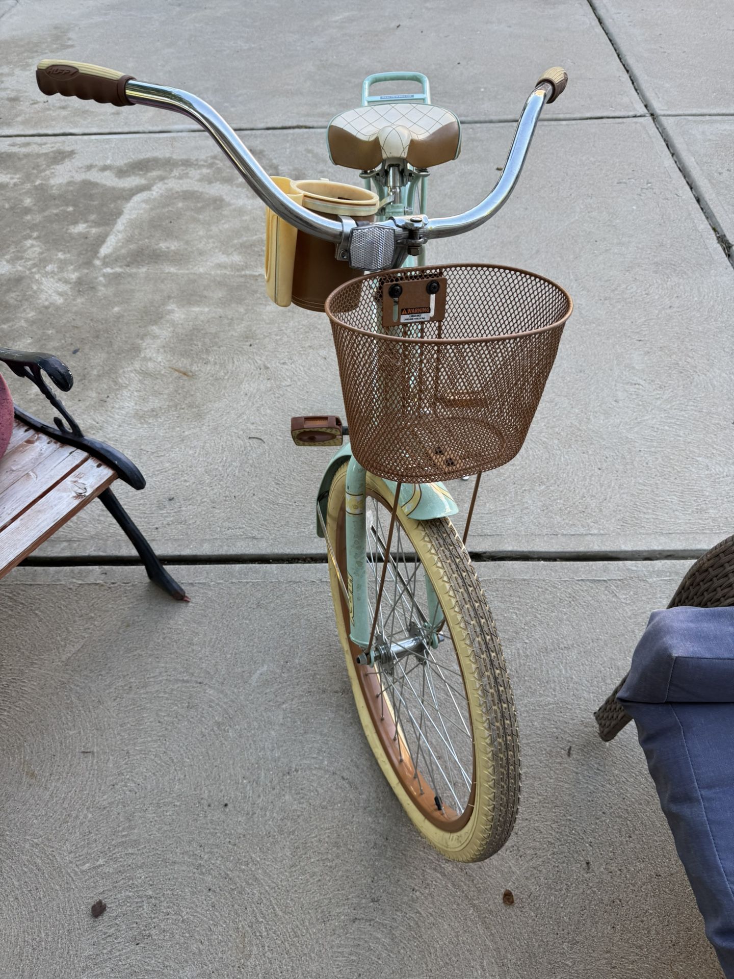 Huffy womens Cruiser Bike (about 13 Years Old) Only Road A Hand Full Of Times