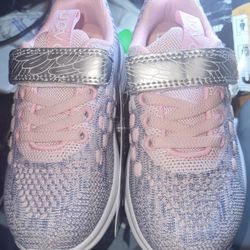 UOVO Girls Velcro shoes