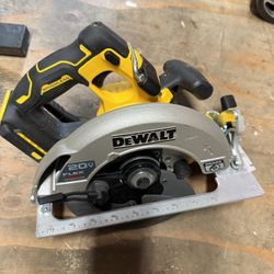 Dewalt Saw 7 1/4 20v