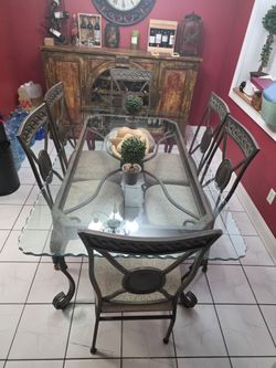 Dinning Table w 6 chairs