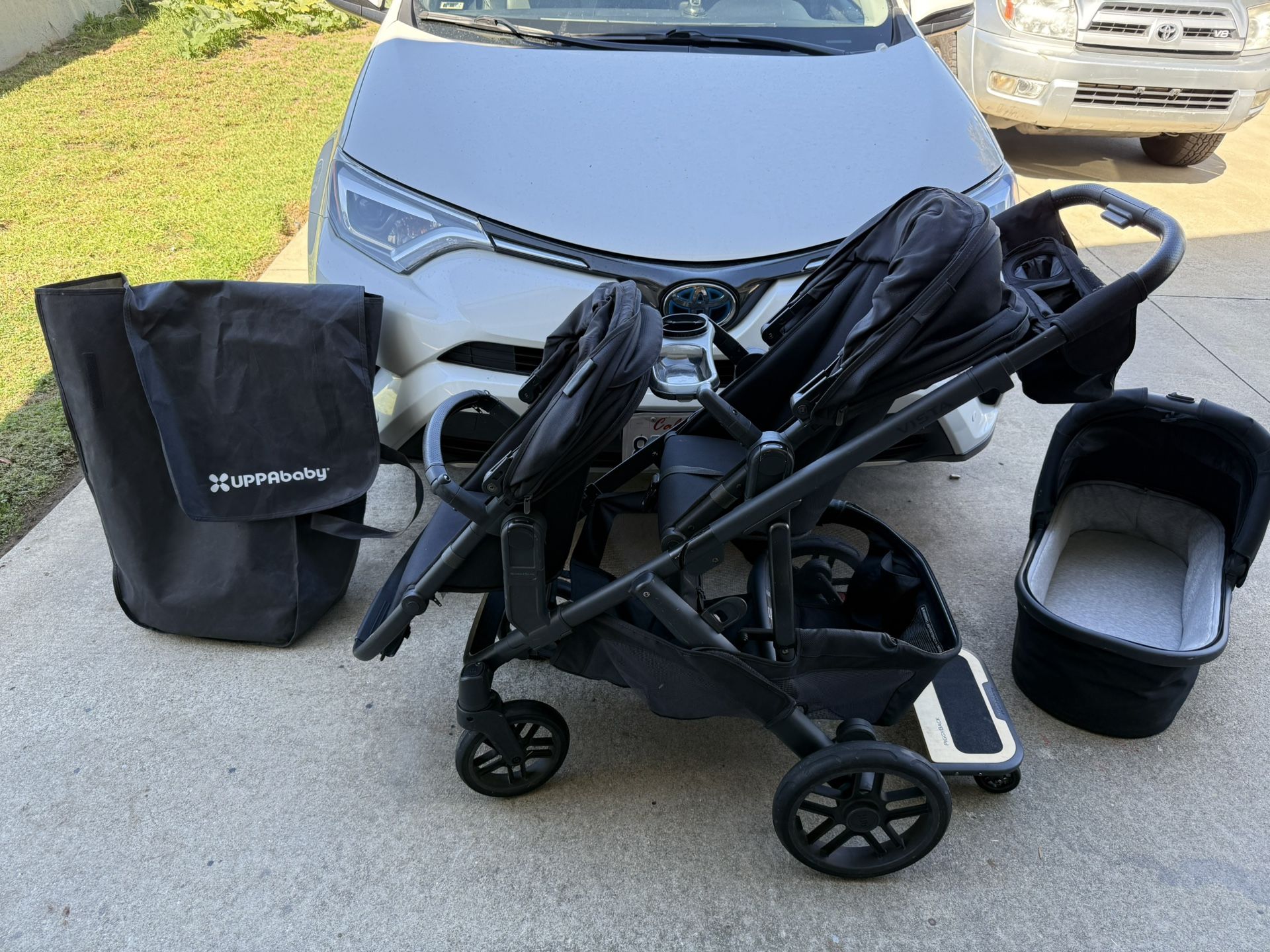 Vista V2 Cruiser With Piggy Back And Rumble Seat ! 