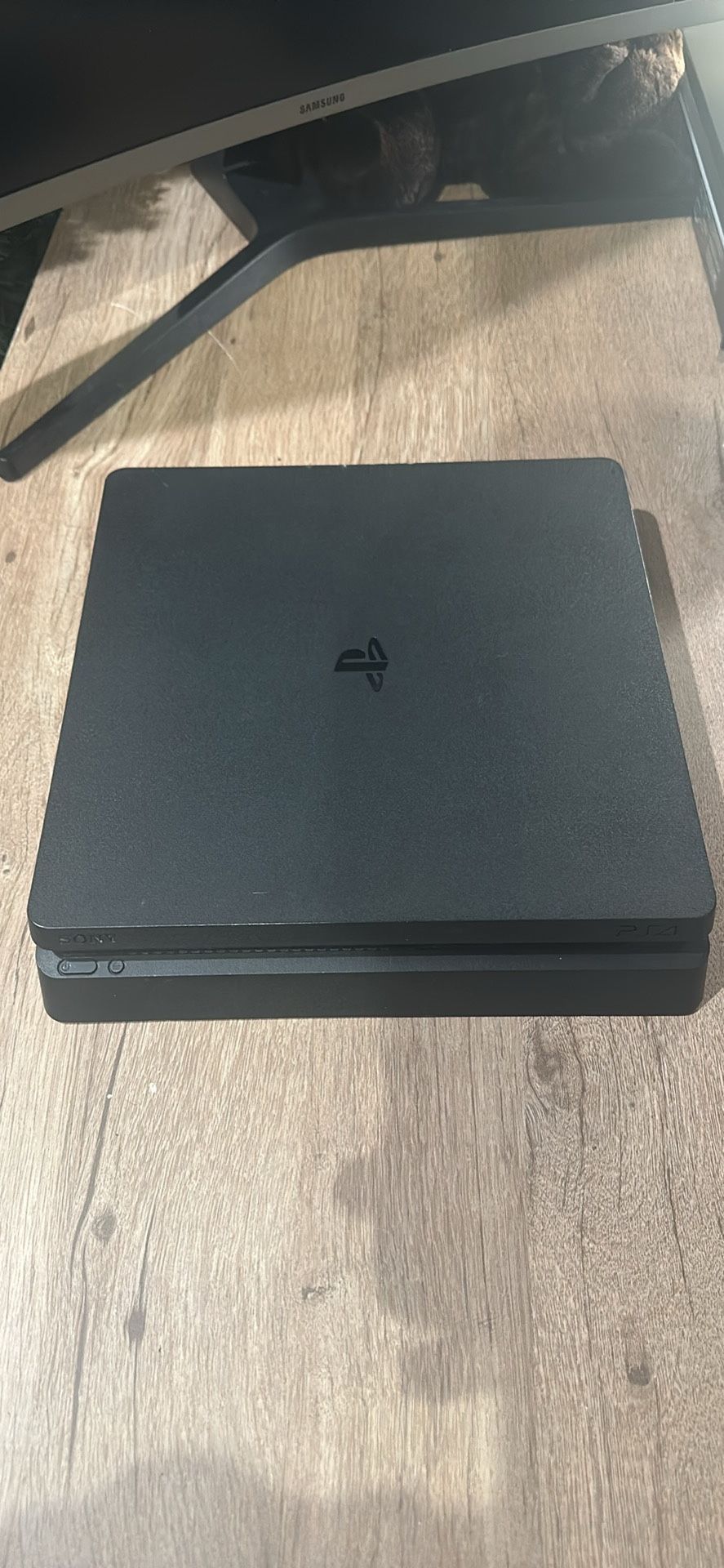 Ps4 Slim with two controllers 