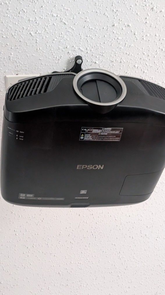Epson Pro Cinema 6050UB 4K Projector and Mount