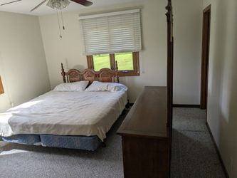 King bed and dreeser