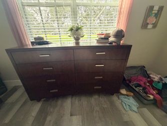 Bedroom furniture set