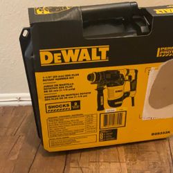DEWALT Rotary Hammer 1-1/8” Corded
