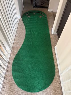 Putt-A-Bout Par Three Golf Putting Green Mat (3' x 9')