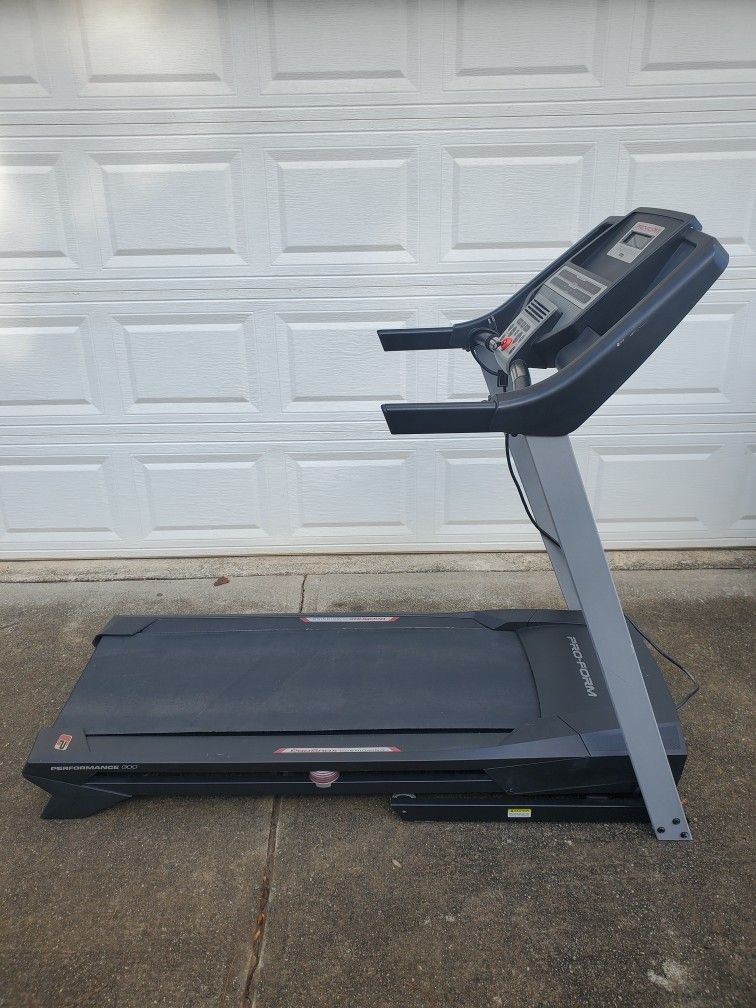 Proform ZT4 Treadmill Works Great $180 OR BEST OFFER
