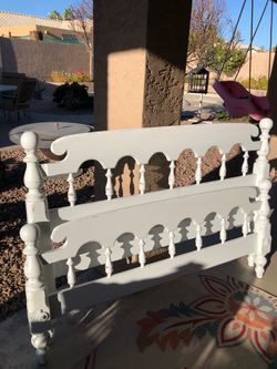 FULL/QUEEN WOOD BEDFRAME