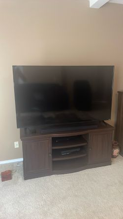 Vizio 70” TV with Luxury Wood Stand – Excellent Bundle Deal!