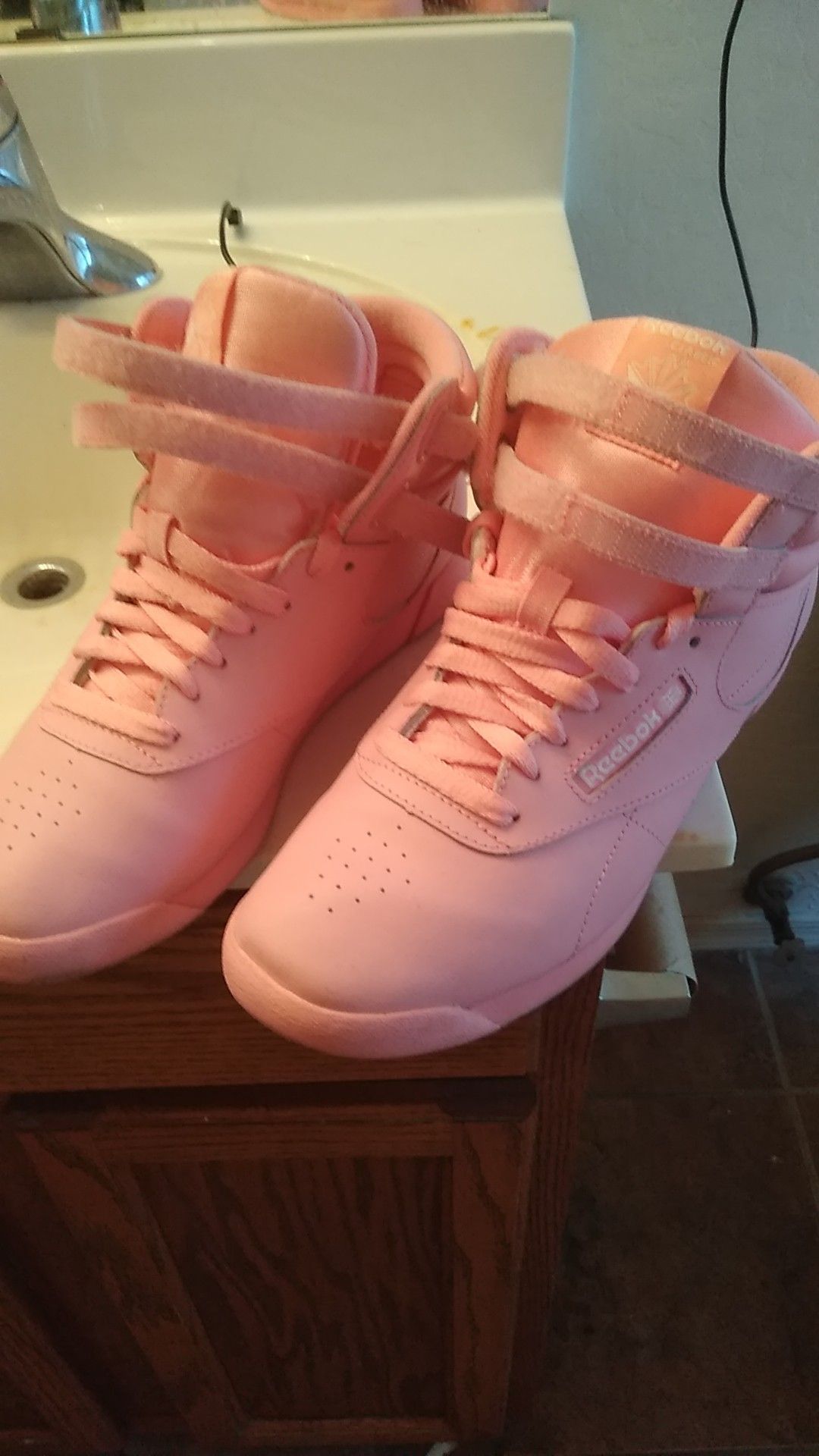 Baby pink reebok 8 in women's