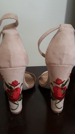 Nude/pink-ish high heels