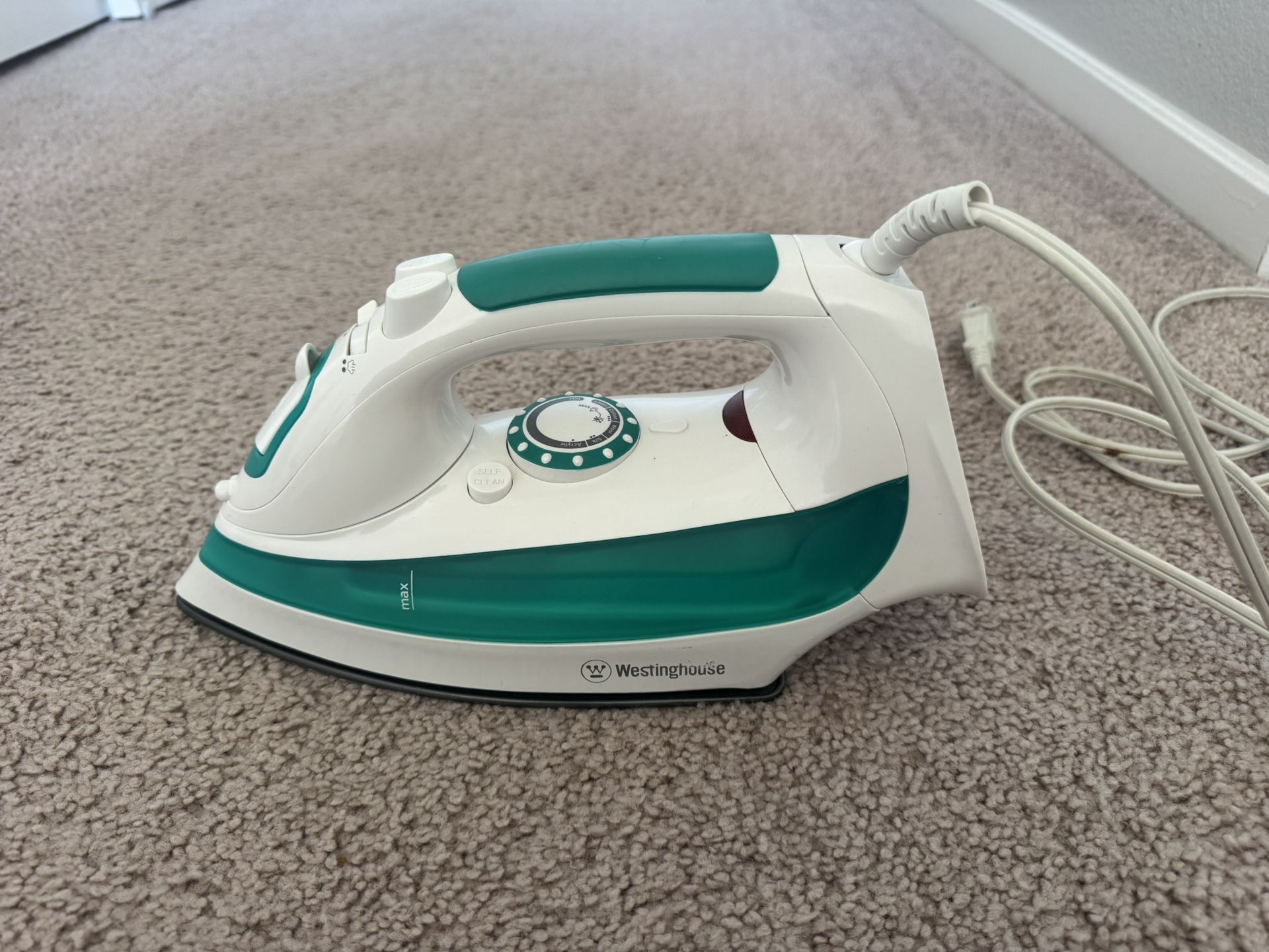 Steam Iron With 7.4 Ounce Water Tank