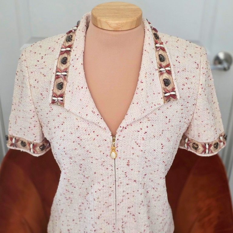 Beautiful St. John Collection 2-Piece Tweed Knit Suit! Needs minor TLC!