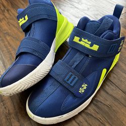 Nike Lebron Soldier XIII