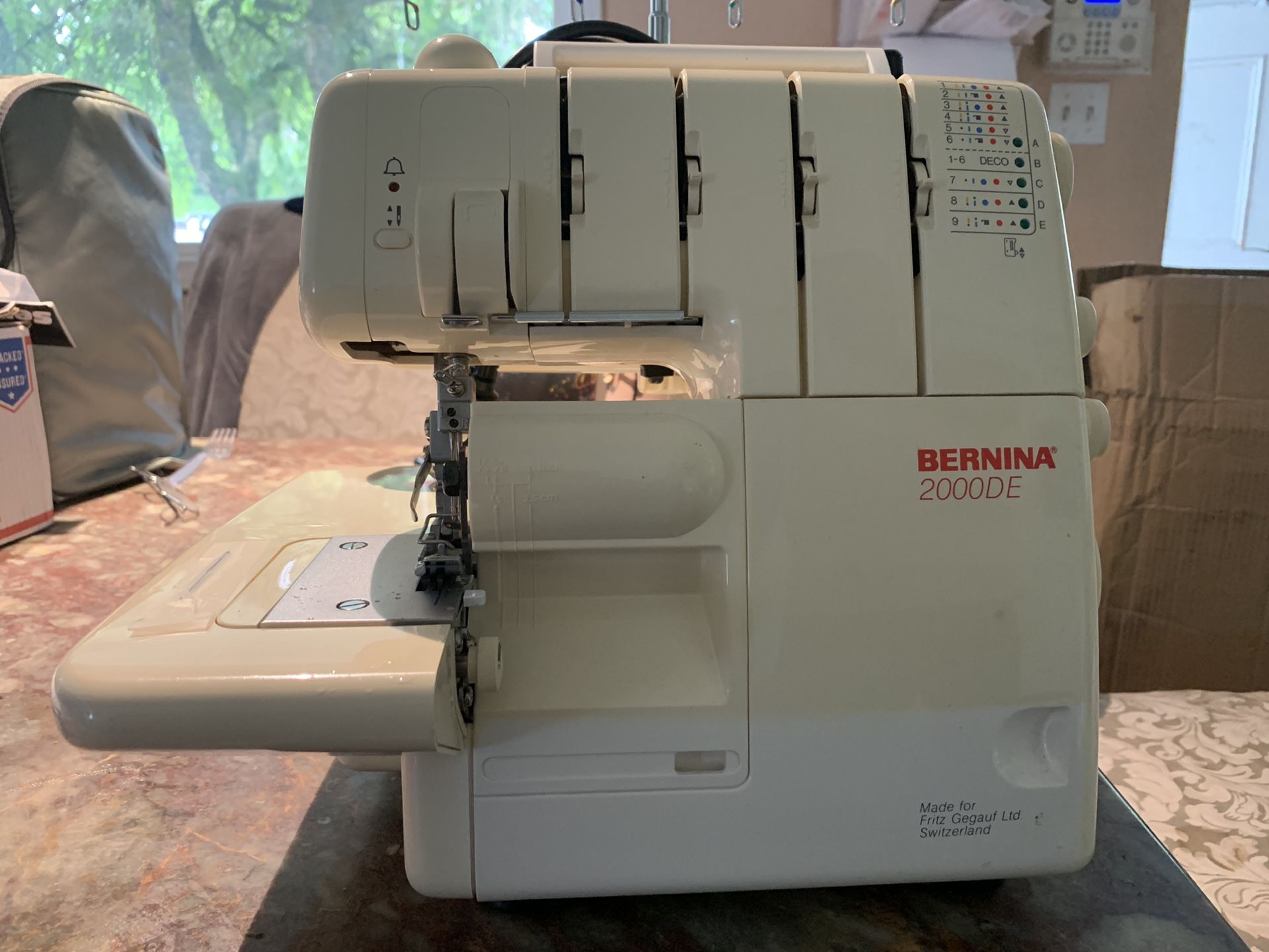 Bernina 2000DE Sewing Serger for Sale in Des Moines, WA OfferUp