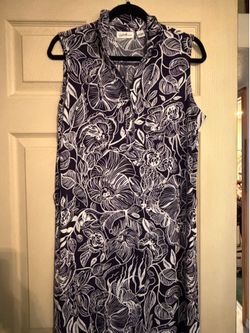 Slev less long dress.   Medium size