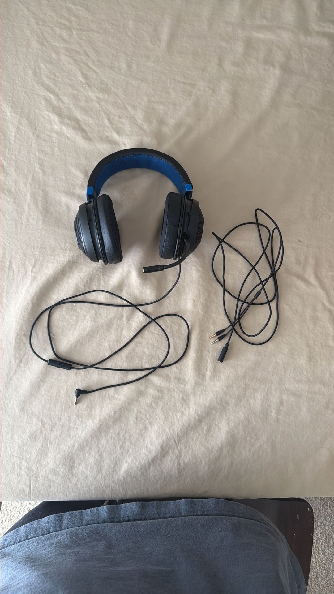 Razer Kraken Gaming Headset: Lightweight Aluminum Frame - Retractable Noise Isolating Microphone - for PC, PS4, PS5, Switch, Xbox One, Xbox Series X &