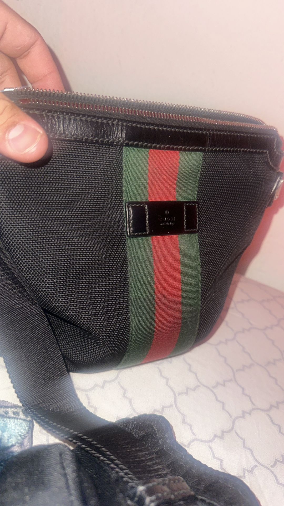 gucci messenger back men