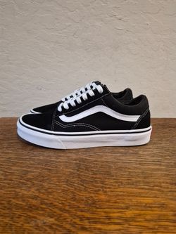 Vans Old Skool Low-top Fashion Sneakers 
Women's Size US 7