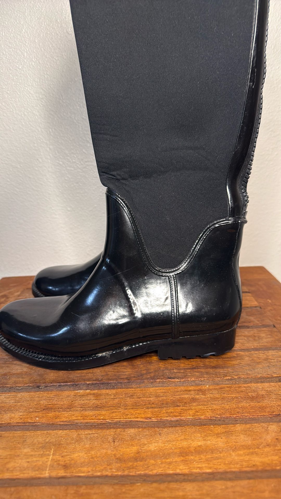 Size 8 Women’s Rain Boots
