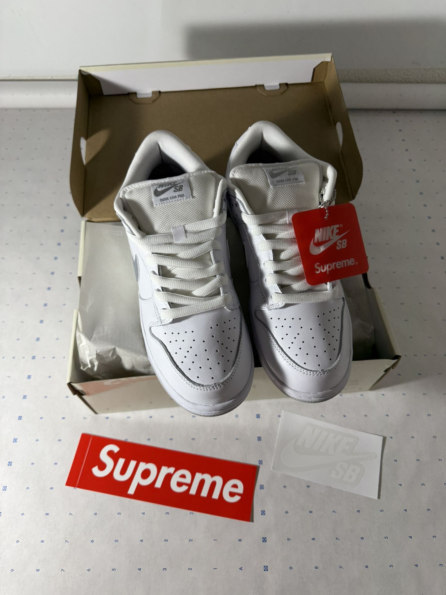 Supreme Nike SB Dunk Low
