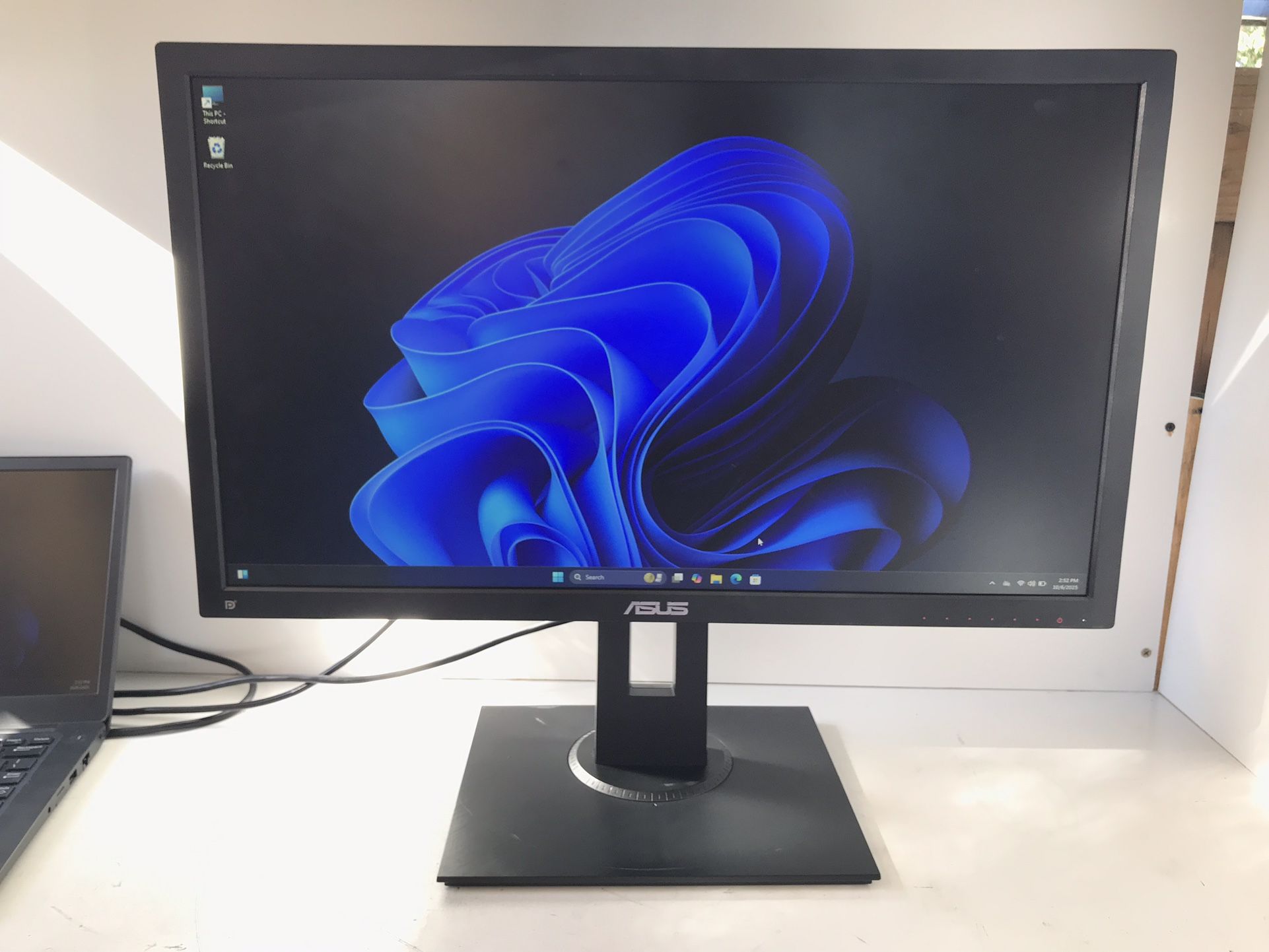 *ASUS VP248QGL 24” Full HD 1920x1080 1ms 75hz** *Monitor is used . full test it ** Price $ 75. **