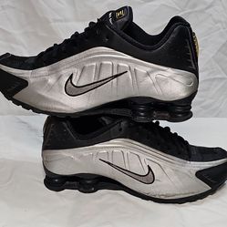 Nike Shox R4 Black Silver 104265-045 Men's Low Top Leather Sneaker, Size 10.5M