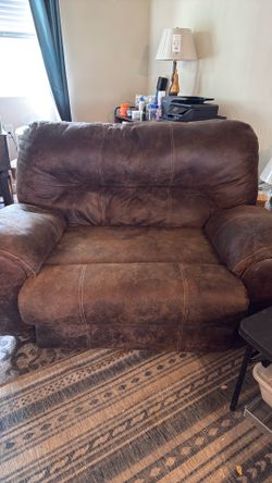 Oversized recliner