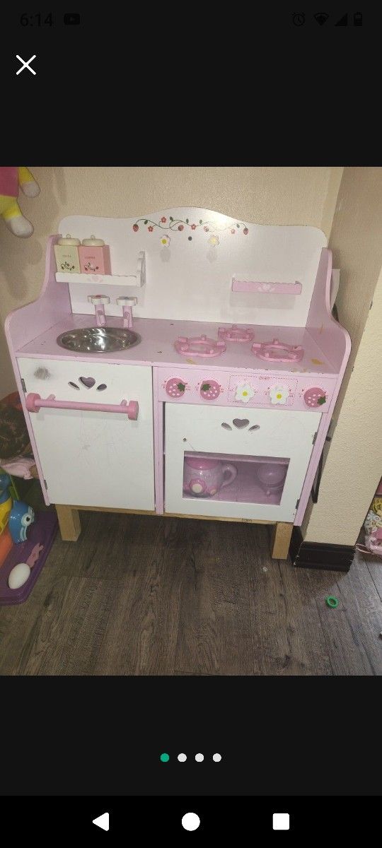 Little Kids Kitchen