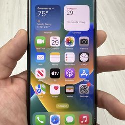 iPhone XS 256GB UNLOCKED W/ New Tempered Glass Screen Protector And Charger!