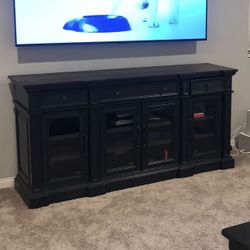 TV Console Up 80” TV