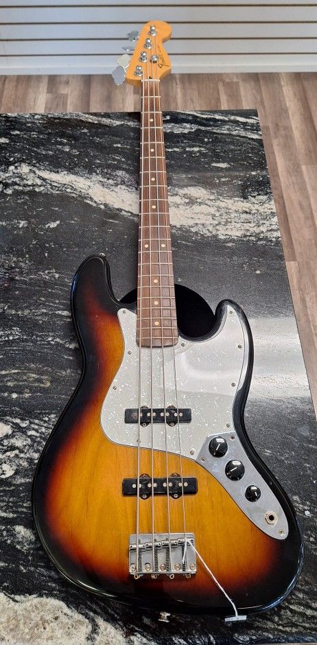 Fender Jazz Bass Guitar / Mexico Made