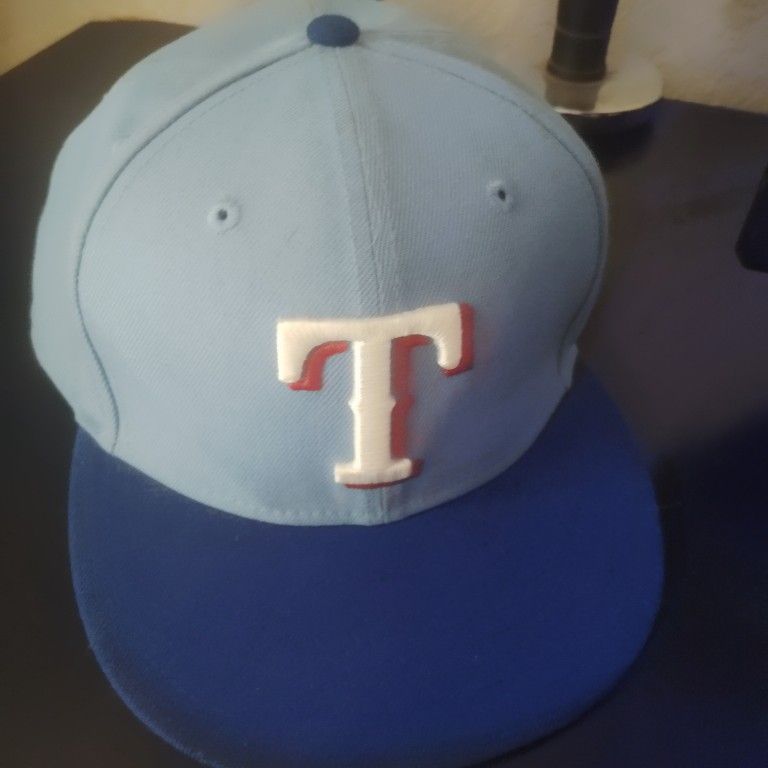 
New Era Texas Rangers Light /Royal On-Field Authentic Collection 59FIFTY Fitted Hat
Size 8

